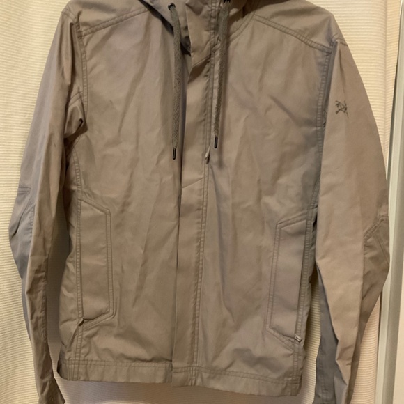 Arc’teryx Light Gray Windbreaker Shell - Picture 3 of 13